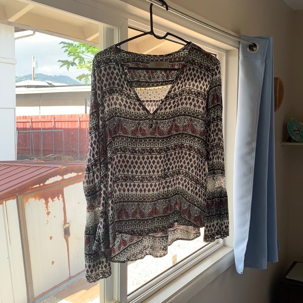 Patterned bell sleeve blouse